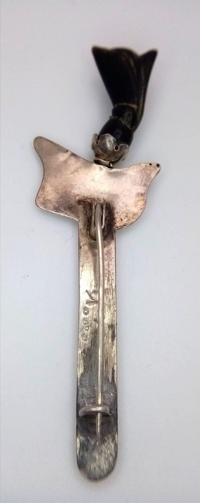 A Vintage or Antique Silver and Horn Handle Kris Knife and Sheathe Bar Brooch. Knife is - Bild 3 aus 4