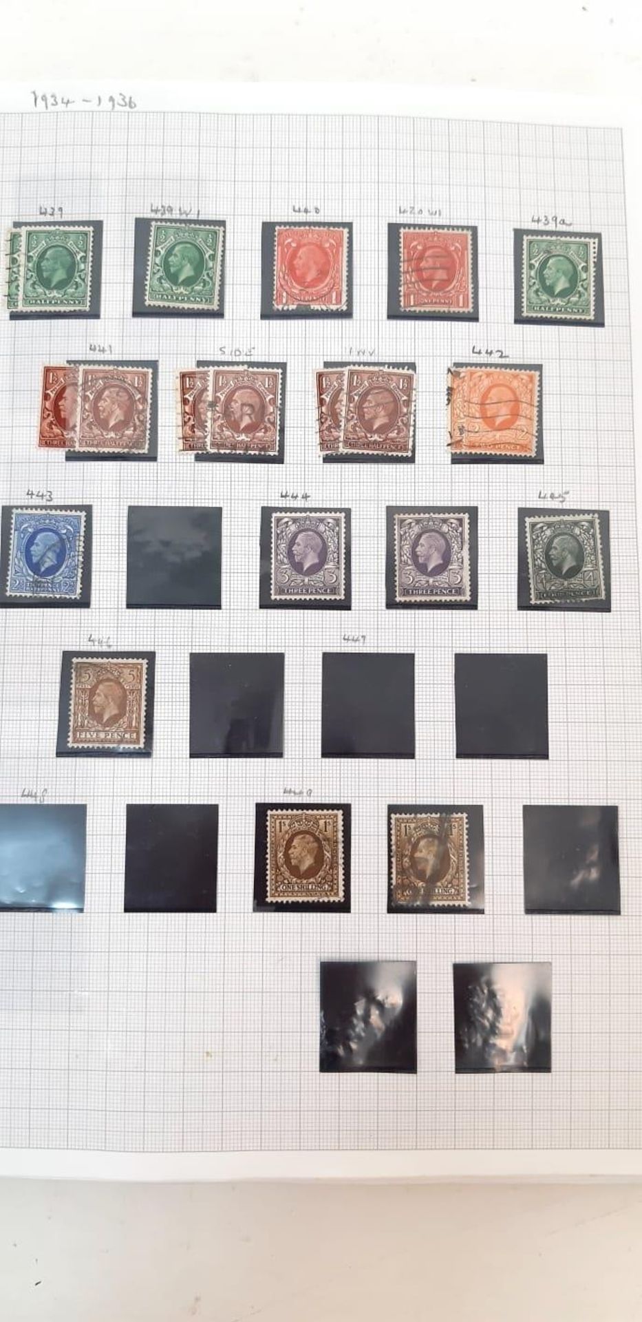 A substantial album of British stamps dating from 1840 - 1970. There are over 2000 stamps in this - Image 24 of 31