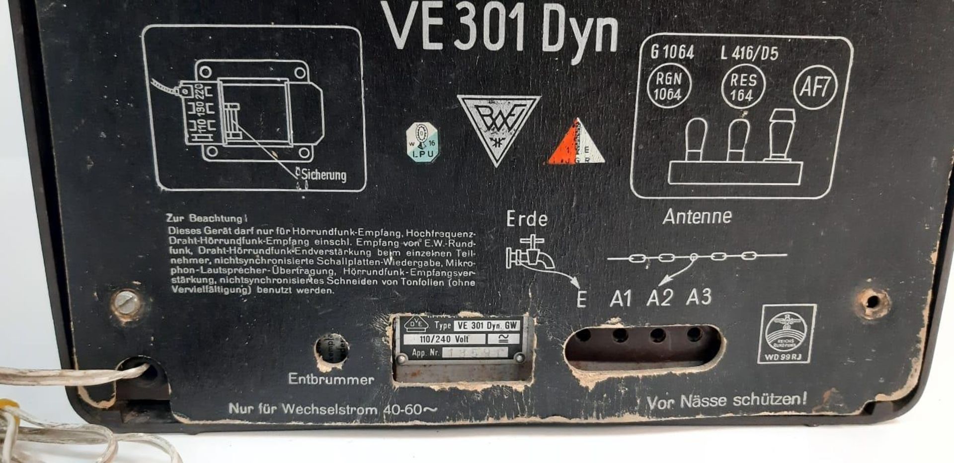 A WW2 German Volksempfänger 301 DYN (People’s Receiver). Affordable radio sets with present stations - Image 4 of 4