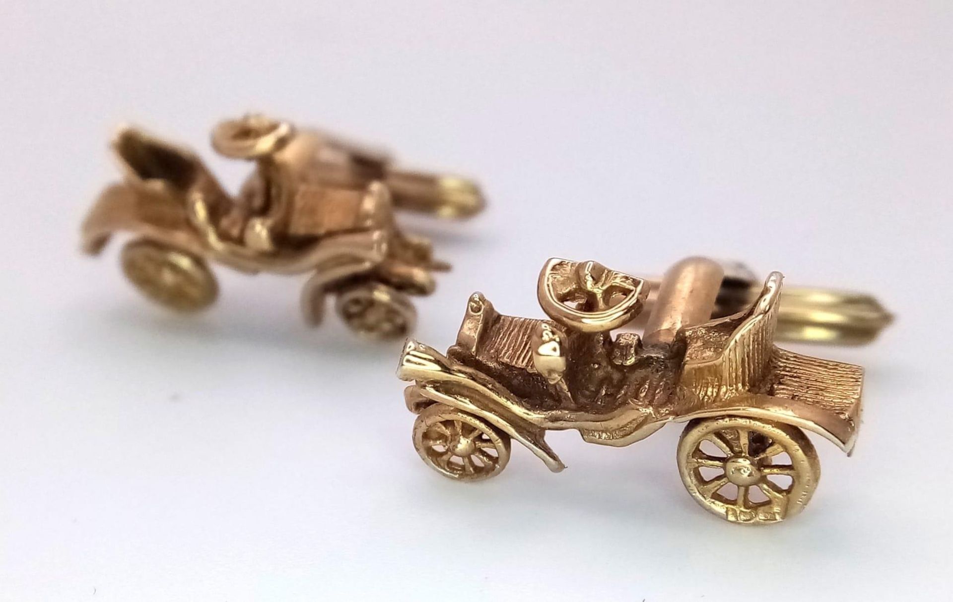 A Wonderful Vintage Pair of 9K Yellow Gold Car Cufflinks. 9.9g total weight.