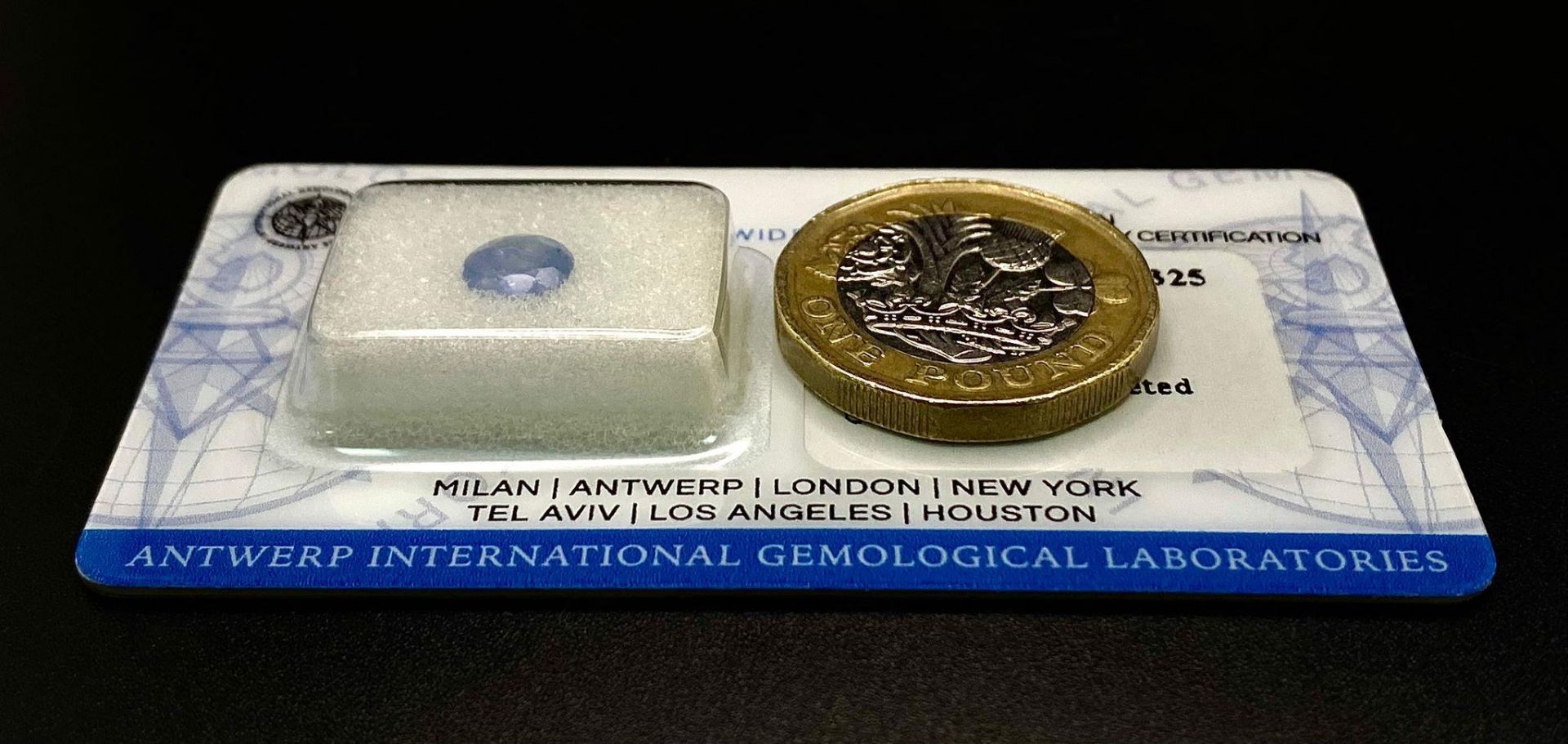 A 1.14ct Untreated Natural Blue Sapphire, in the Round Faceted shape. Comes with the AIG Milan - Image 3 of 4