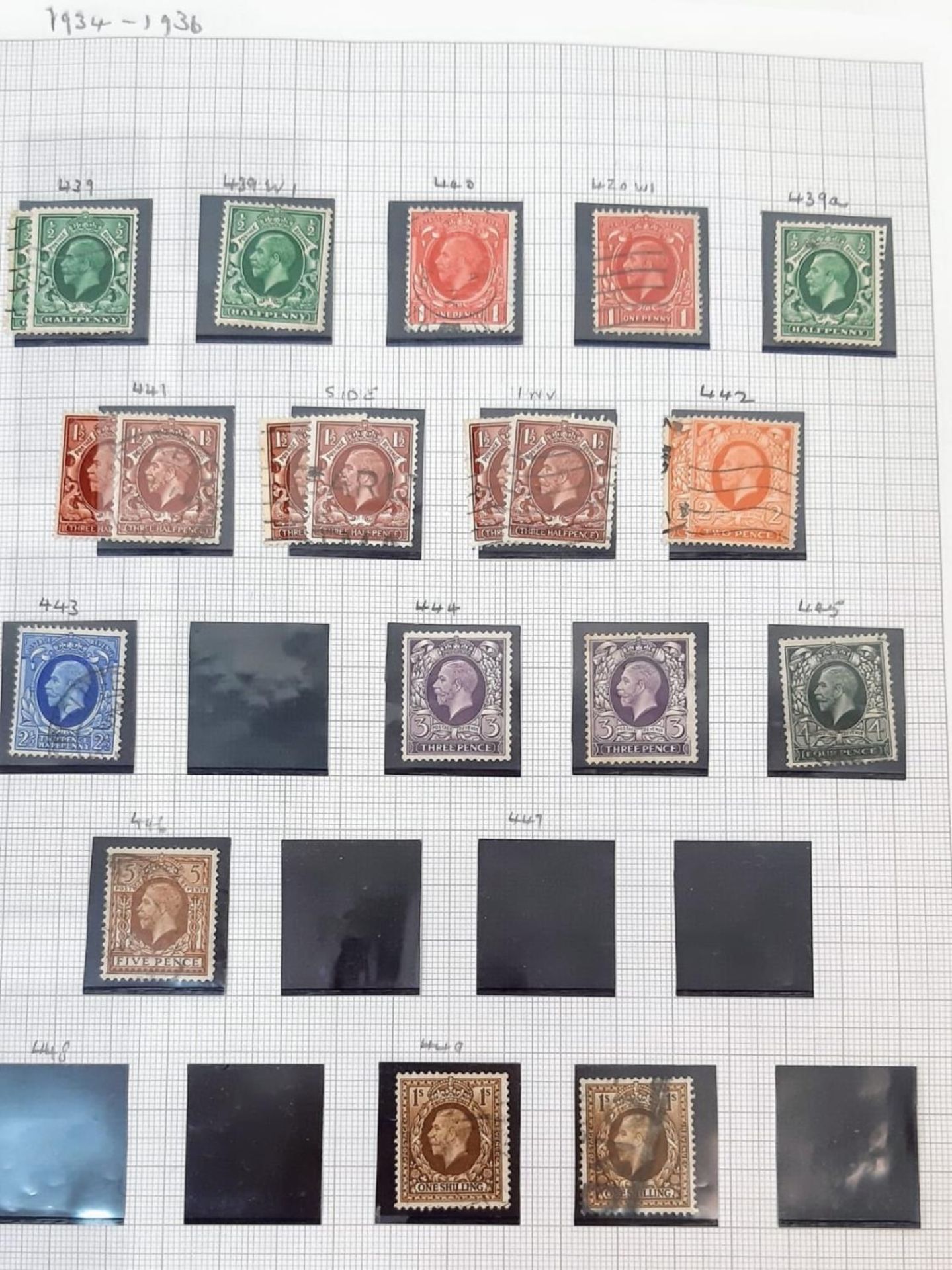 A substantial album of British stamps dating from 1840 - 1970. There are over 2000 stamps in this - Image 23 of 31