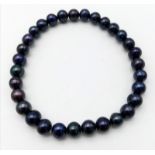 A Tahitian Pearl Stretch Bracelet. Lovely rich, dark pearlescent colours, measuring 6cm in diameter.