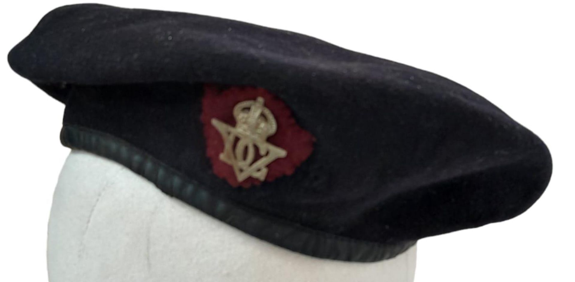 1944 Dated 5th Royal Inniskilling Dragoon Guards Beret & Cap Badge. 5.DG landed in Normandy just
