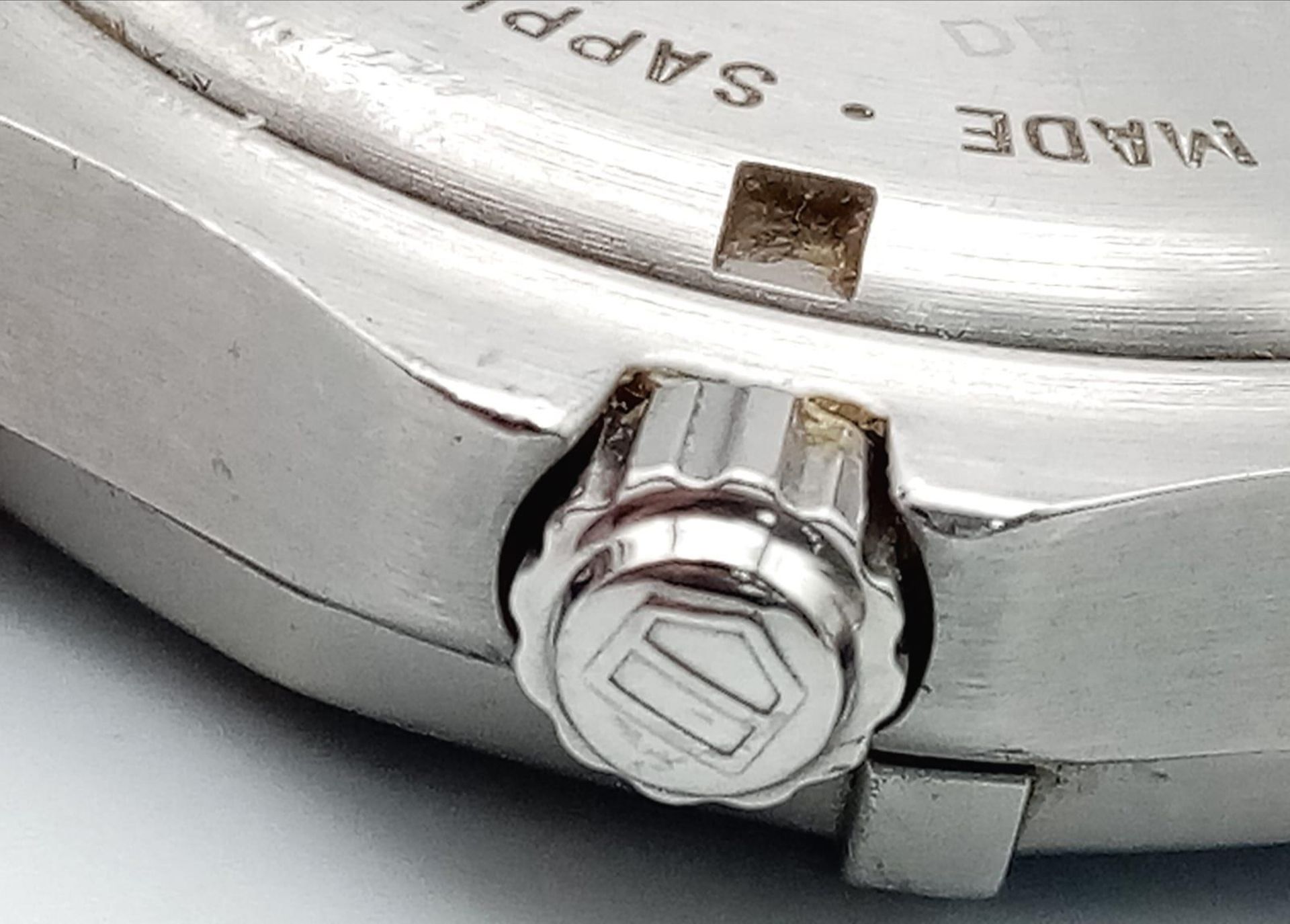 A TAG HEUER "PROFESSIONAL" 200 METERS DIVERS WATCH QUARTZ MOVEMENT . 36mm 15849 - Image 7 of 8