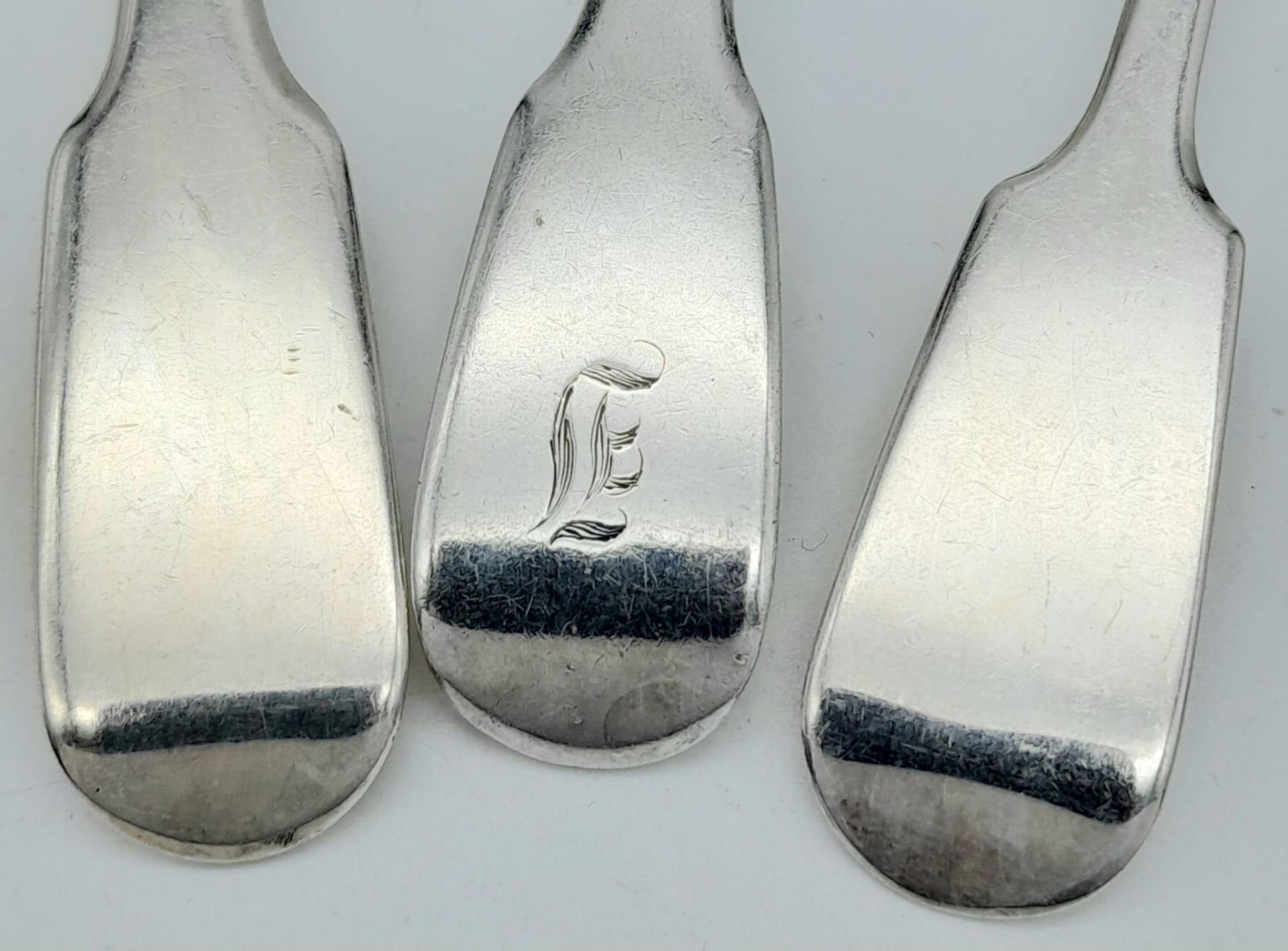 Three Georgian Sterling Silver Serving Spoons. Hallmarks for 1829, 1833 and 1837. Makers marks for - Bild 3 aus 4
