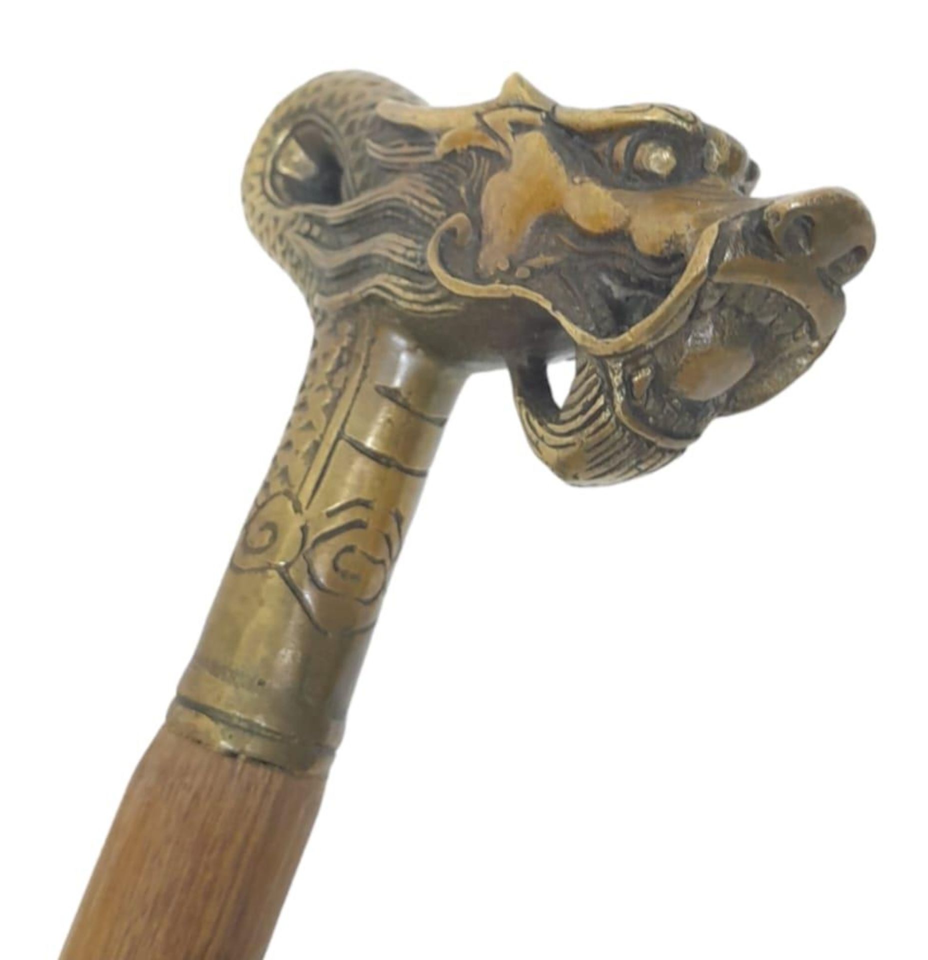 A Vintage or Older Oriental Brass Dragon Head Hard Wood Walking Stick. Highly Detailed Solid Brass - Image 4 of 7