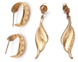 Two Pairs of Vintage 9K Yellow Gold Earrings. Leaf and hoop. 1.23g total weight.