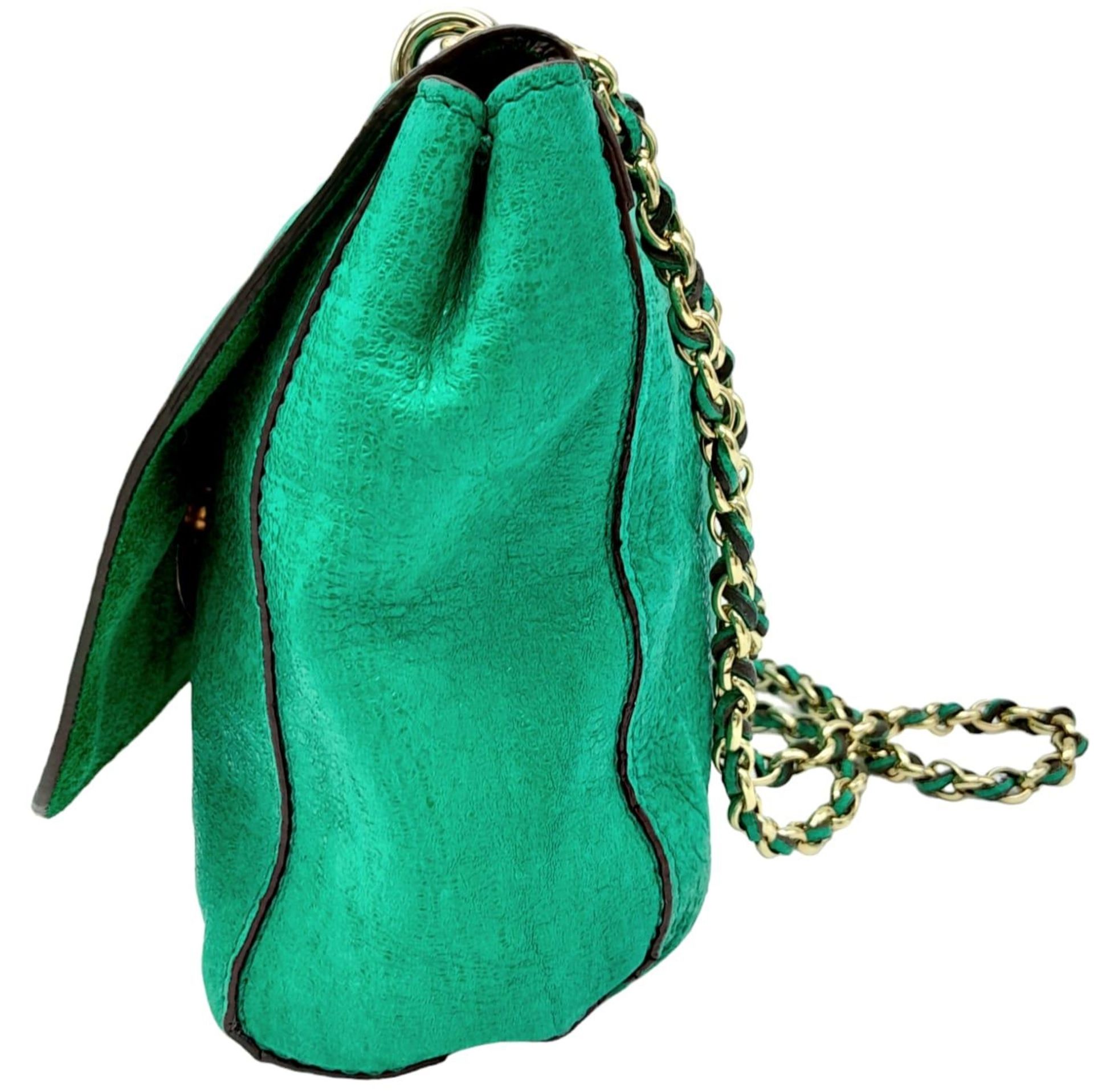 A green Mulberry Lily mini bag with gold tone hardware and matching strap. Size approx. 20x18x8cm. - Image 3 of 9