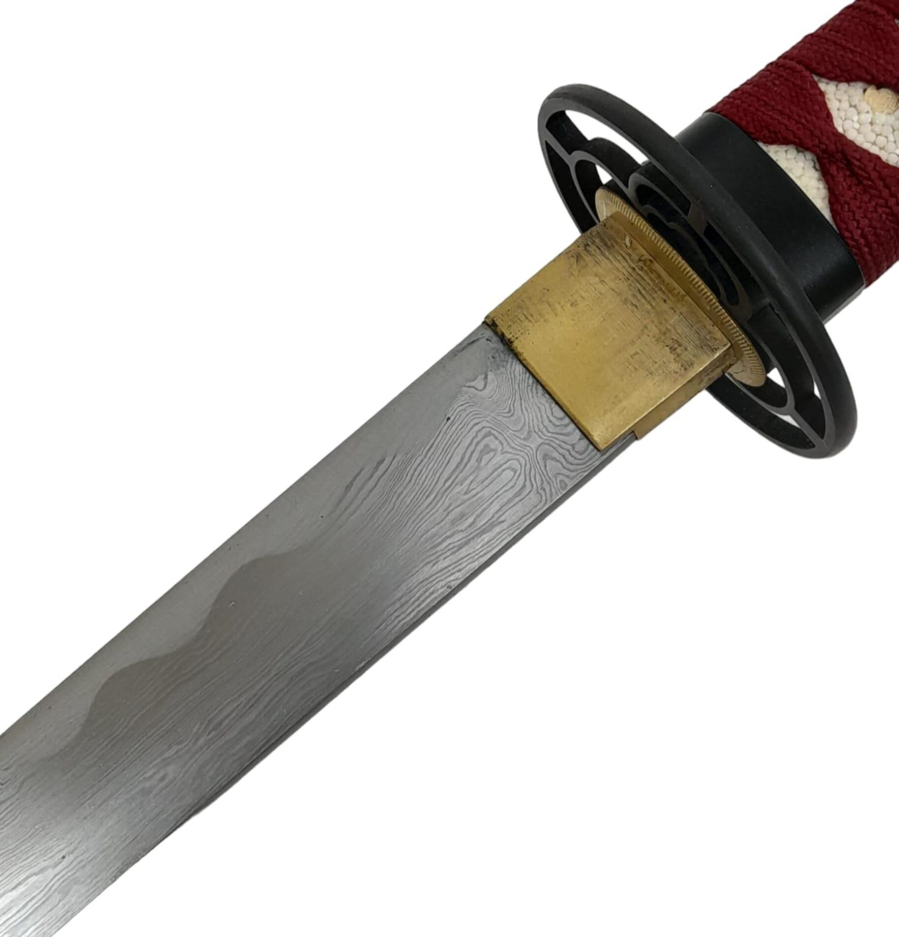 An Excellent Condition Modern Display Japanese Katana. 104cm Length. Iron Tsuba, Red and Black - Image 6 of 8