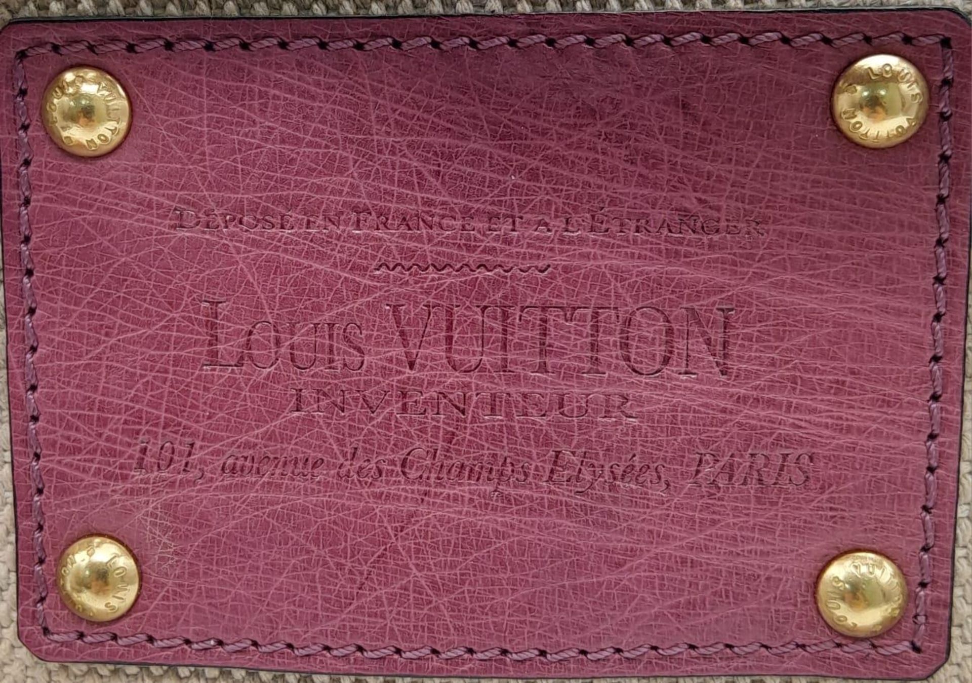 A LOUIS VUITTON PURPLE OSTRICH SAC EXPRESS GM PURSE LIMITED EDITION ONLY USED A COUPLE OF TIMES , IN - Image 8 of 8