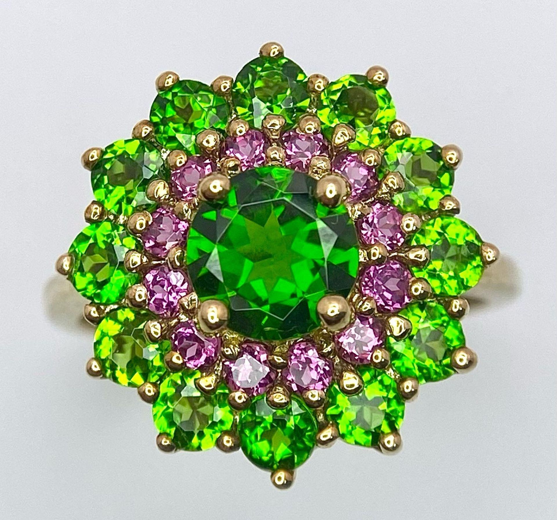 A Stylish 9K Yellow Gold Cluster Ring - Set with Chrome Diopside and Pink Tourmaline. Diopside - 1. - Bild 2 aus 4