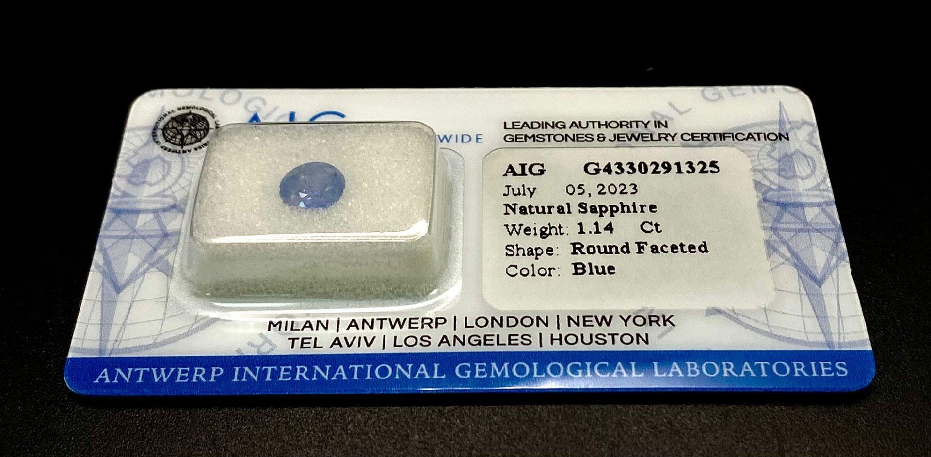 A 1.14ct Untreated Natural Blue Sapphire, in the Round Faceted shape. Comes with the AIG Milan - Image 2 of 4