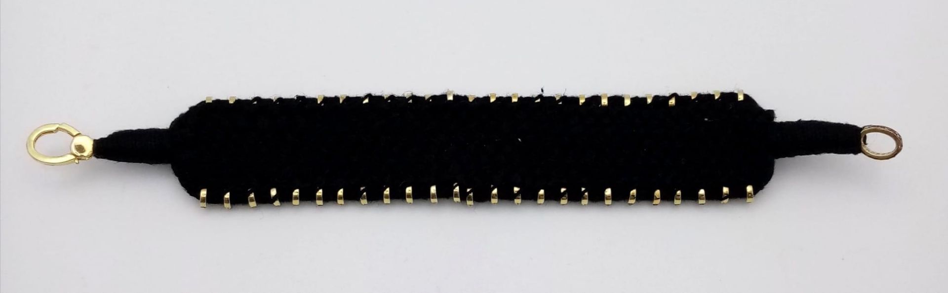 A Diamond Tennis Bracelet with 10ctw (approx) of round cut diamonds set in 925 Silver on a black - Bild 5 aus 6