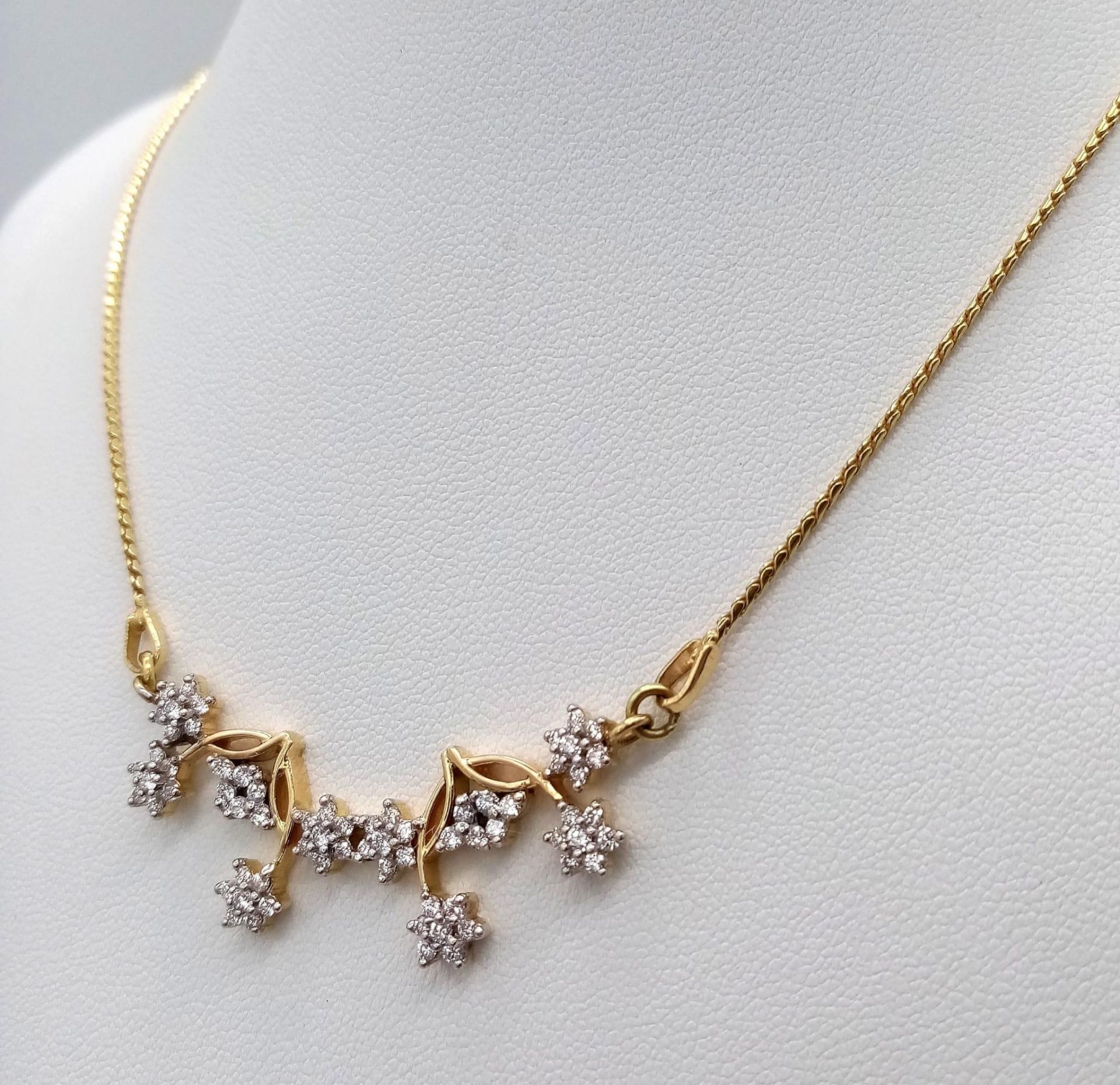 An elegant 18 K yellow gold necklace with with a flower design loaded with diamonds (0.70 carats), - Image 2 of 4