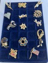 Selection of VINTAGE BROOCHES in Gold Tone. To include some fabulous jewelled pieces.af.