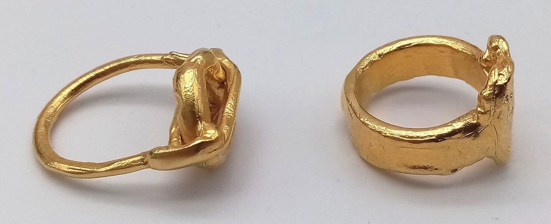 TWO STERLING SILVER, WITH GOLD VERMEIL FINISH RINGS. SIZE: J (BOTH) TOTAL WEIGHT: 16.7G SC 8056 - Bild 5 aus 6