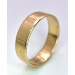 A 9 K yellow gold, 6 mm wide, wedding band ring, size: S, weight: 3 g.