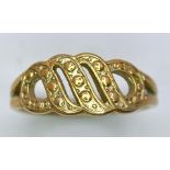A 9 K yellow gold ring with an unusual design on top. Size: r. weight: 2.7 g.