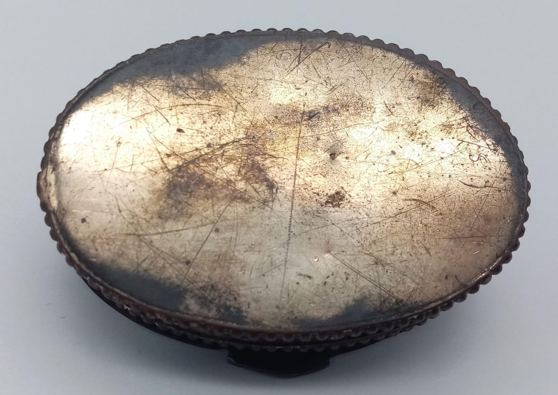 A Rare Antique Hinge Lid, Coin Inset, Oval Snuff Box. 7cm Length. - Bild 4 aus 4