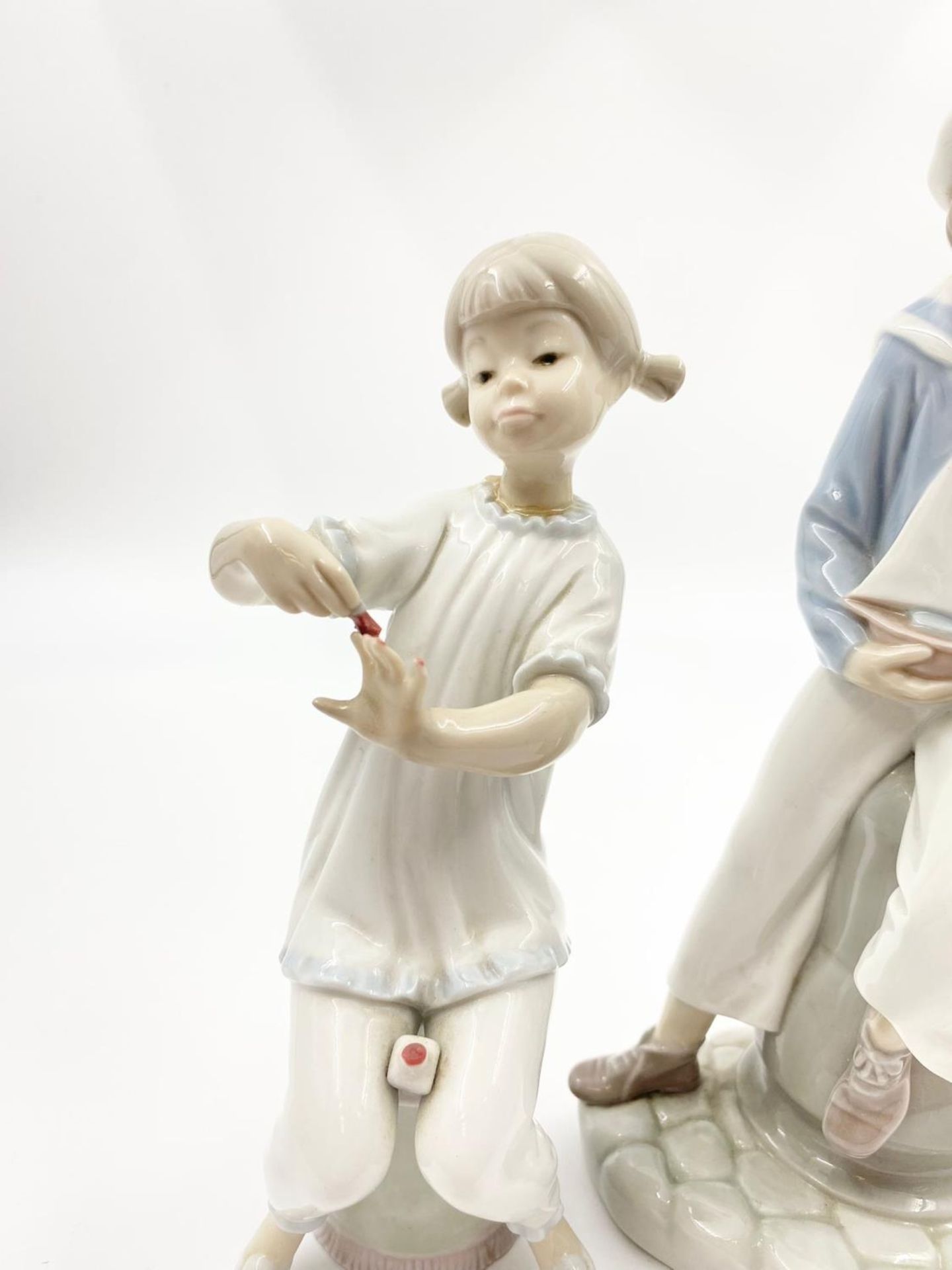 A Selection of Two Lladro Figurines. 22cm tallest piece. - Image 2 of 4