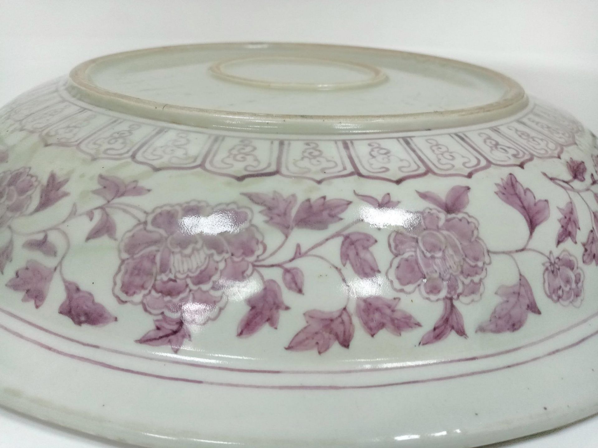 Large Antique Burgundy Floral Serving Dish. Whilst no markings exist on this large bowl, the hand- - Image 6 of 6