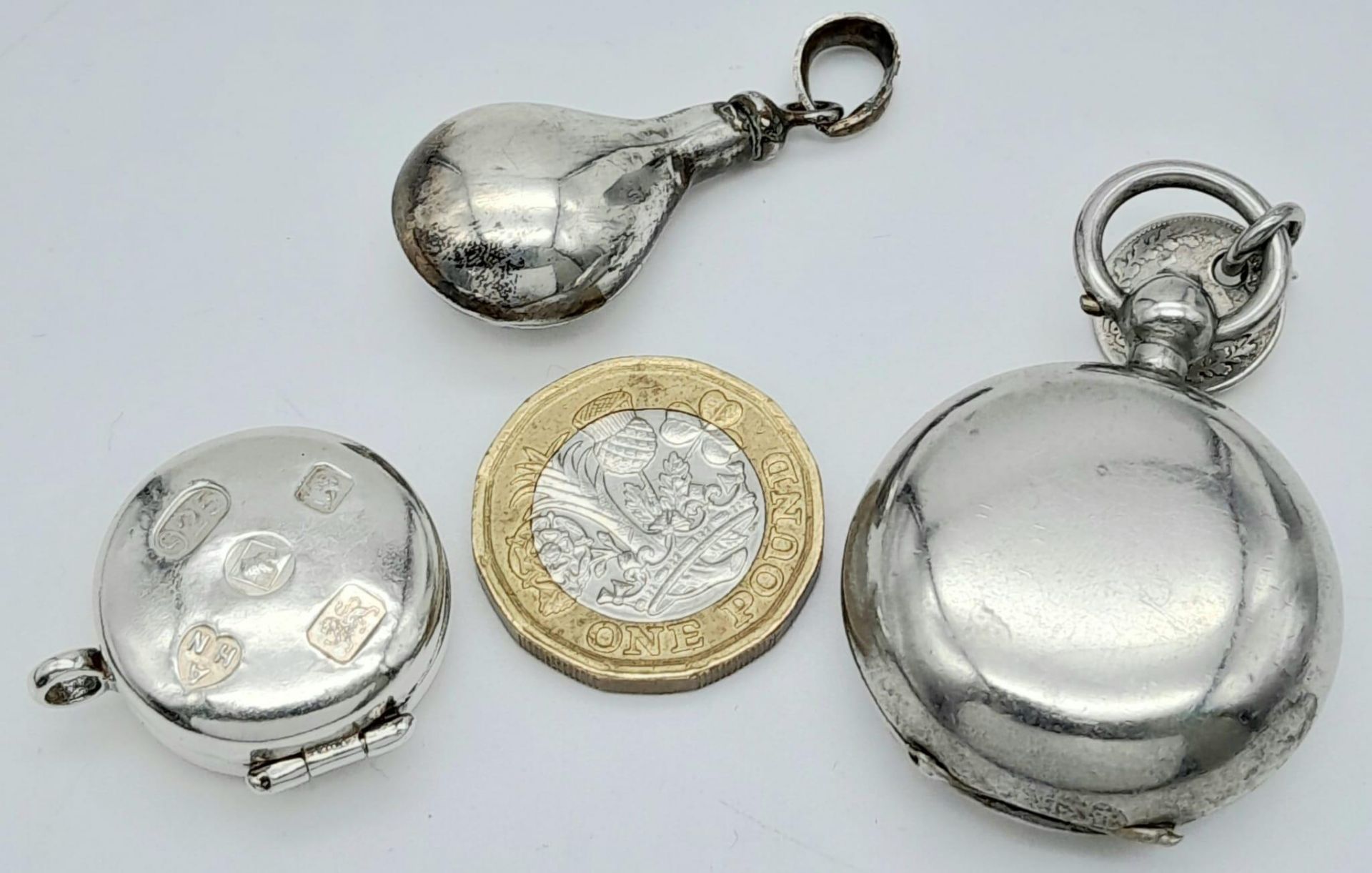 Three Silver Pendant Containers. 4.5cm largest pendant. 40g total weight. - Bild 6 aus 9