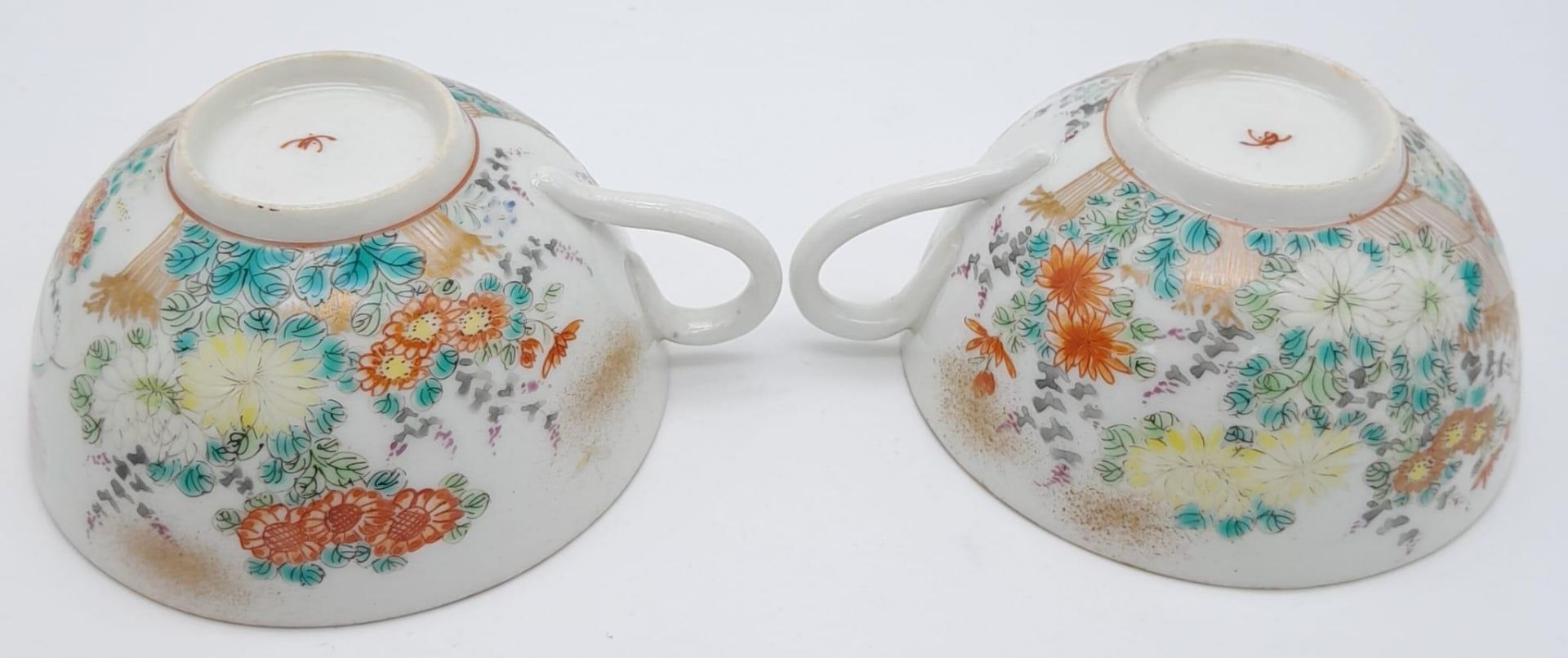 A pair of antique Japanese, hand-painted cup and saucer. Fine bone china with a delightful floral - Bild 3 aus 9