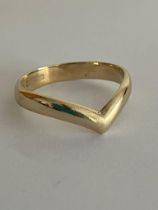 9 carat YELLOW GOLD CHEVRON/WISHBONE RING. 2.66 grams. Size O 1/2.