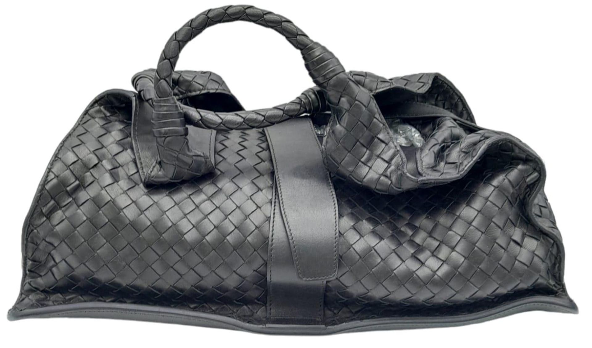 A Bottega Veneta Black Shoulder Bag. Intrecciato leather exterior with gold-toned hardware, two - Image 4 of 8