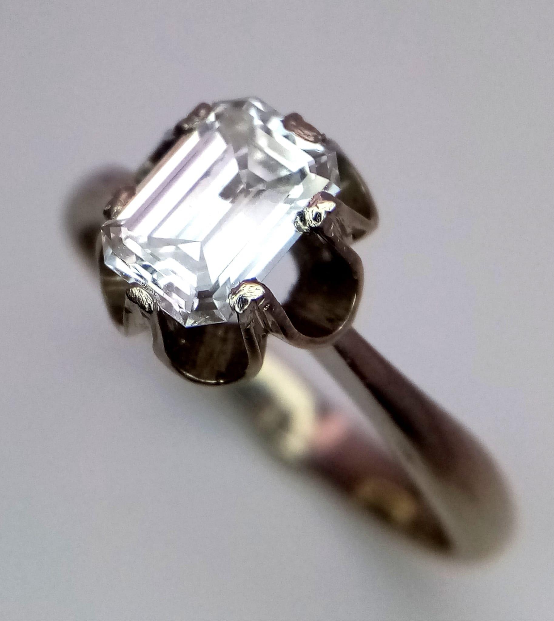 An 18K White Gold (tested) Emerald Cut Diamond Solitaire Ring. Beautiful 1ct central diamond. Size - Image 2 of 6