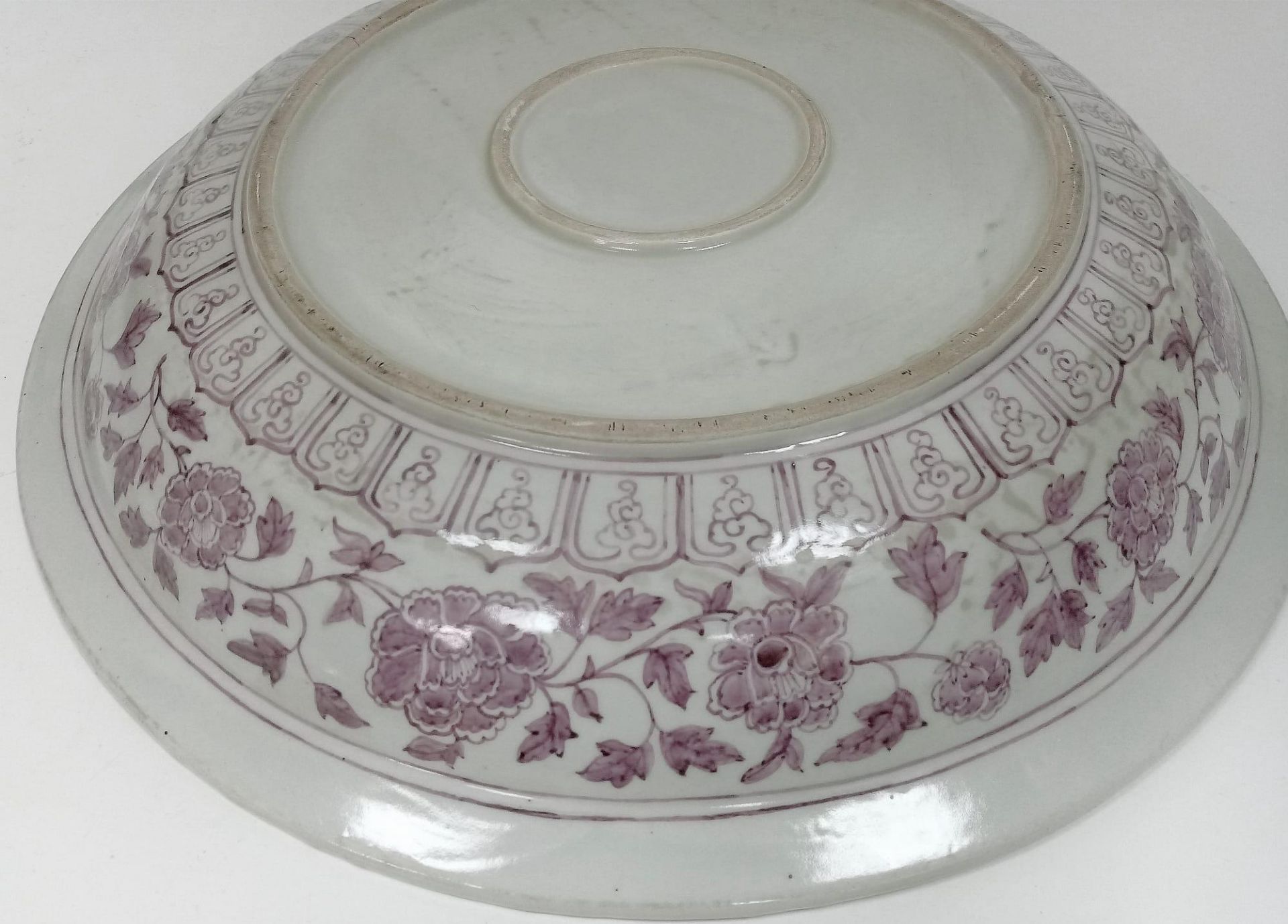 Large Antique Burgundy Floral Serving Dish. Whilst no markings exist on this large bowl, the hand- - Image 5 of 6