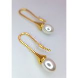 Yellow Gold Gilded, Sterling Silver Pearl Earrings. Measures 2cm in length. Weight: 1.61g