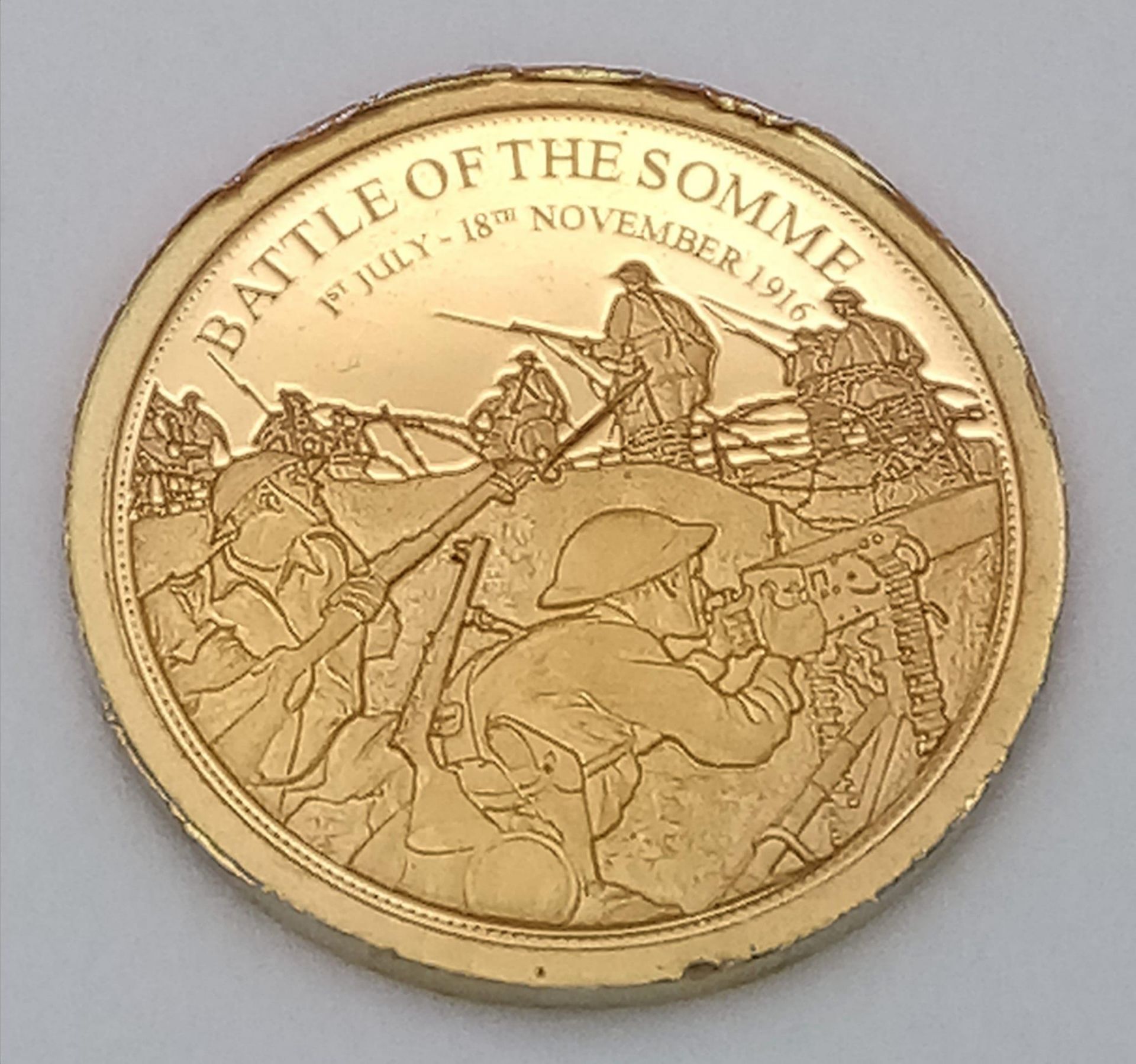A 14K Yellow Gold Battle of The Somme Miniature Gold Coin. - Image 2 of 3