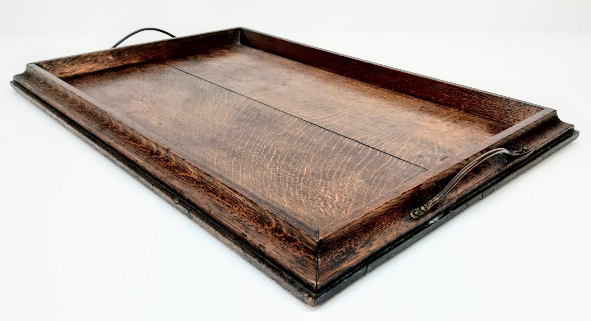 A good honest piece of Victoriana. An antique, solid oak, serving tray with bronze handles. - Bild 2 aus 3