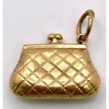 A very elegant 9 K yellow gold "Lady's purse" charm, weight: 1 g.