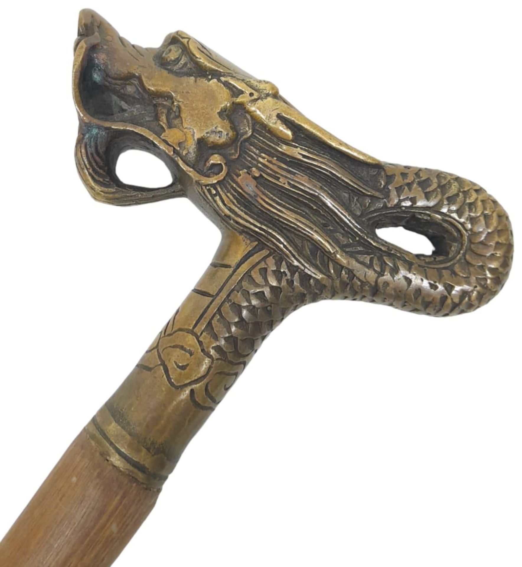 A Vintage or Older Oriental Brass Dragon Head Hard Wood Walking Stick. Highly Detailed Solid Brass - Image 2 of 7