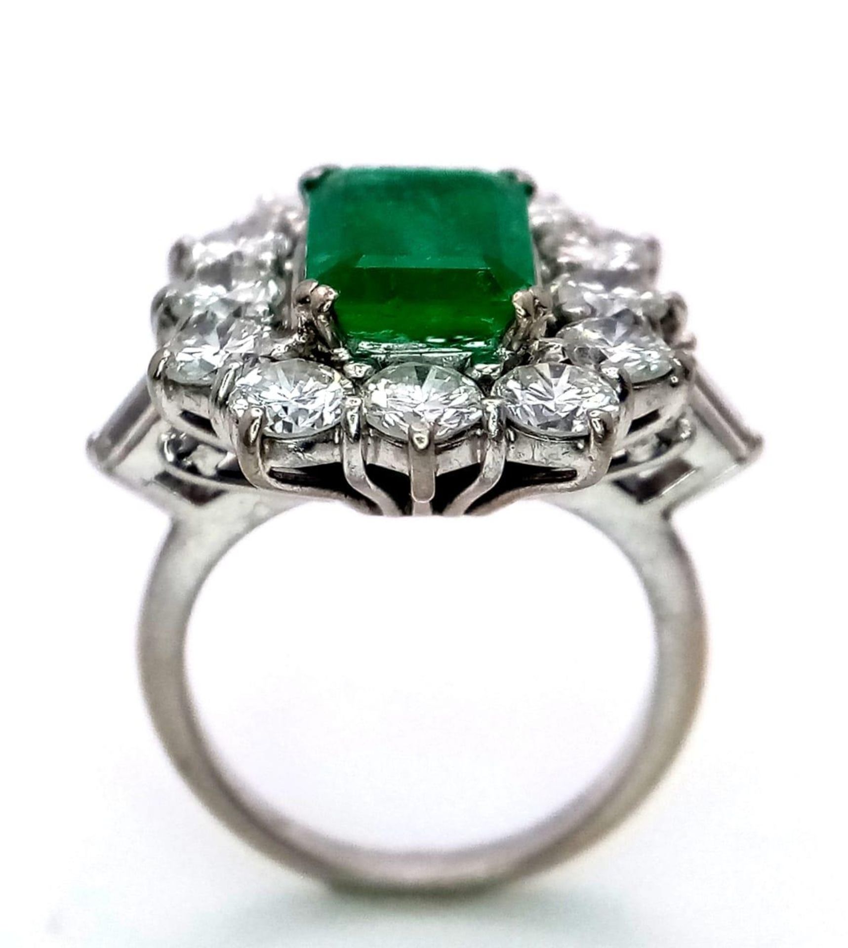 A Head-Turning 18K White Gold, Emerald and Diamond Ladies Dress Ring. Rectangular emerald with a - Image 5 of 7