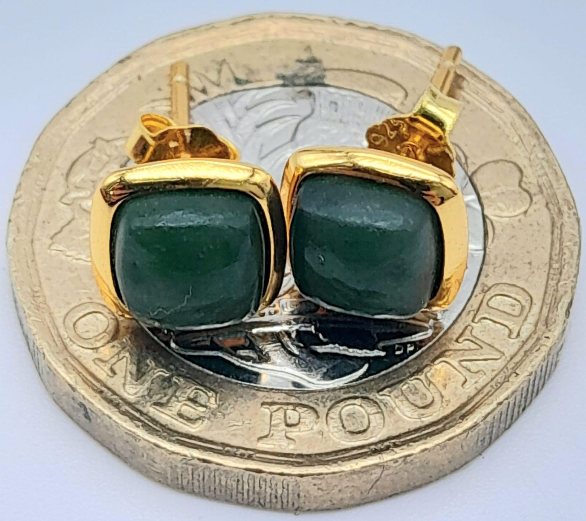 Delightful pair of Yellow Gold Gilded, Sterling Silver Jade Stud Earrings. Measures 0.5cm wide. - Image 3 of 4