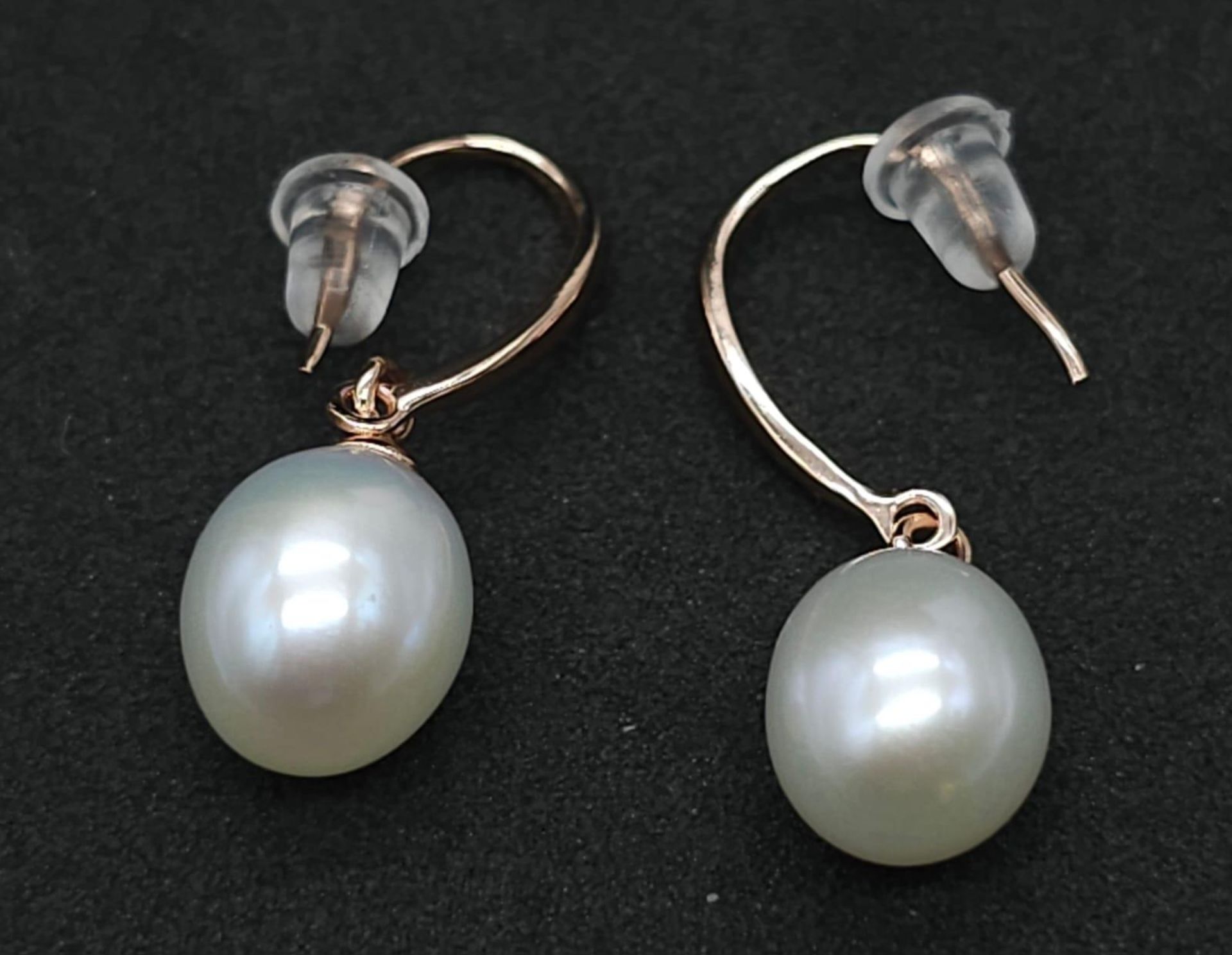 Delightful pair of Rose Gold Gilded, Sterling Silver Pearl Earrings. Measures 1cm in length. Weight: