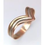 A 9 K tri-coloured gold ring, size: u, weight: 1.3 g.