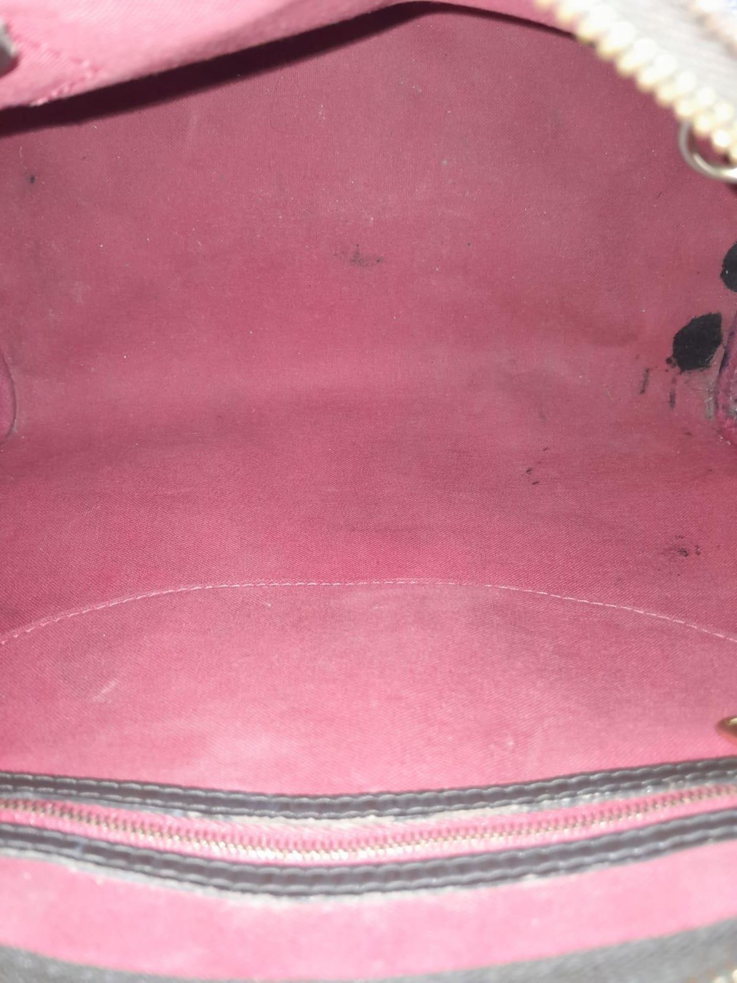 A Louis Vuitton Speedy Bag. Checked LV canvas exterior. Red textile interior. Comes with dust cover, - Image 5 of 12