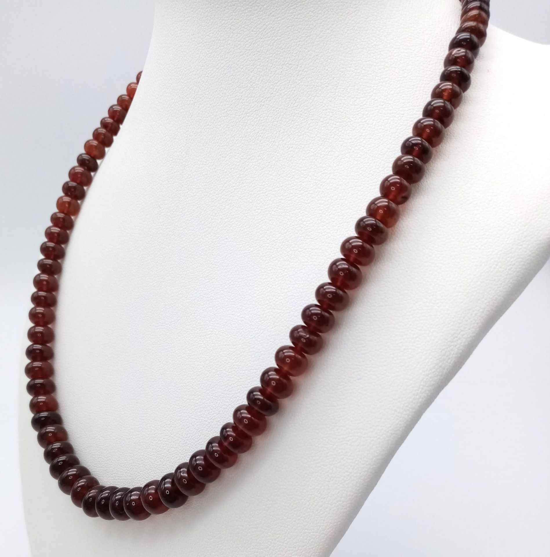 A 250ctw Garnet Rondelle Gemstone Necklace with Citrine Clasp set in 925 Silver. 42cm length. 49. - Bild 2 aus 8