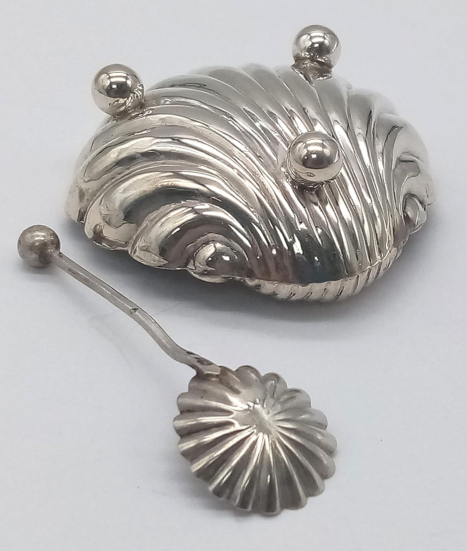An Antique Silver Shell Shape Salt with a Corresponding Hallmarked 1887 Silver Spoon. Salt - Image 2 of 4
