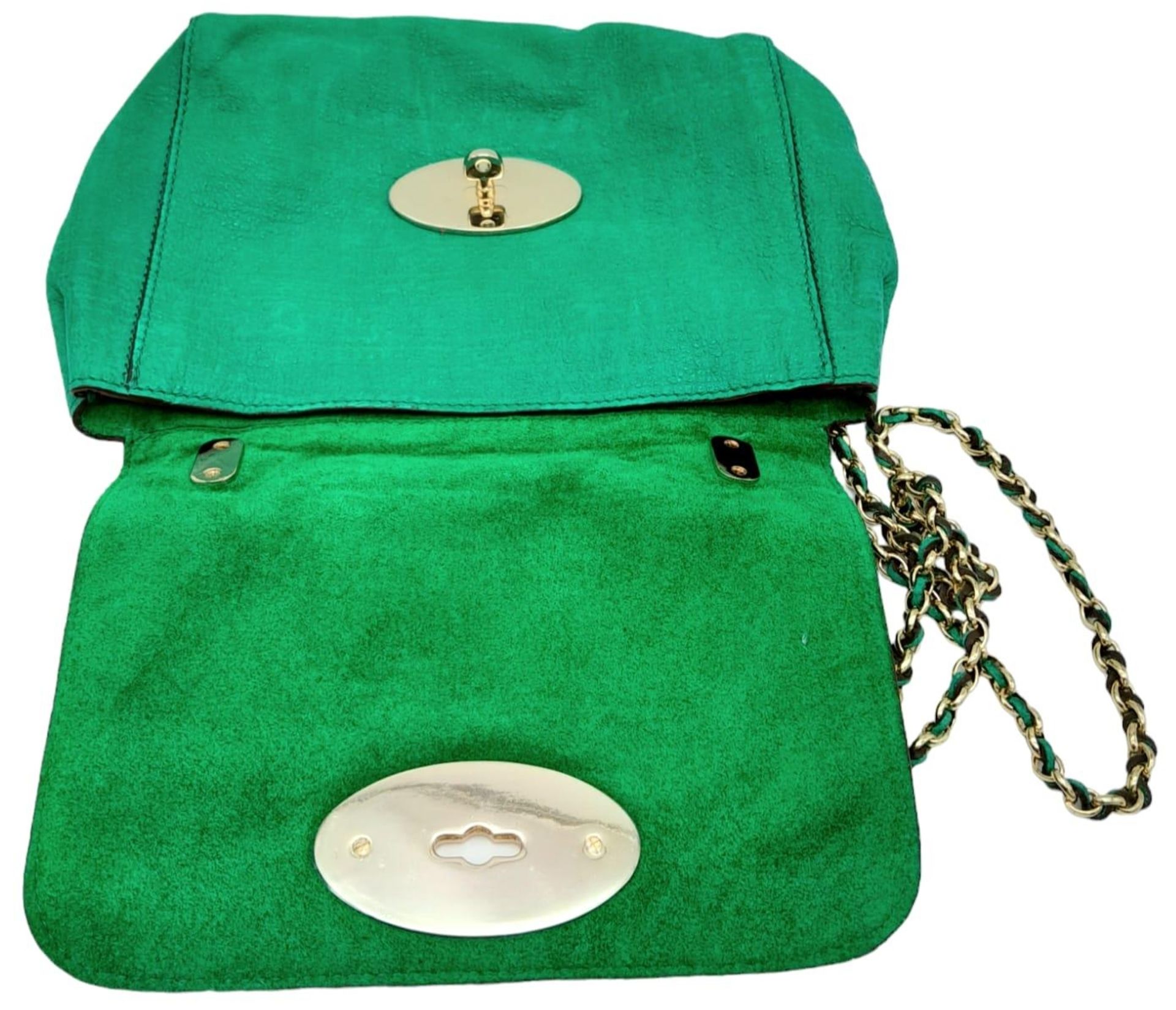 A green Mulberry Lily mini bag with gold tone hardware and matching strap. Size approx. 20x18x8cm. - Image 7 of 9