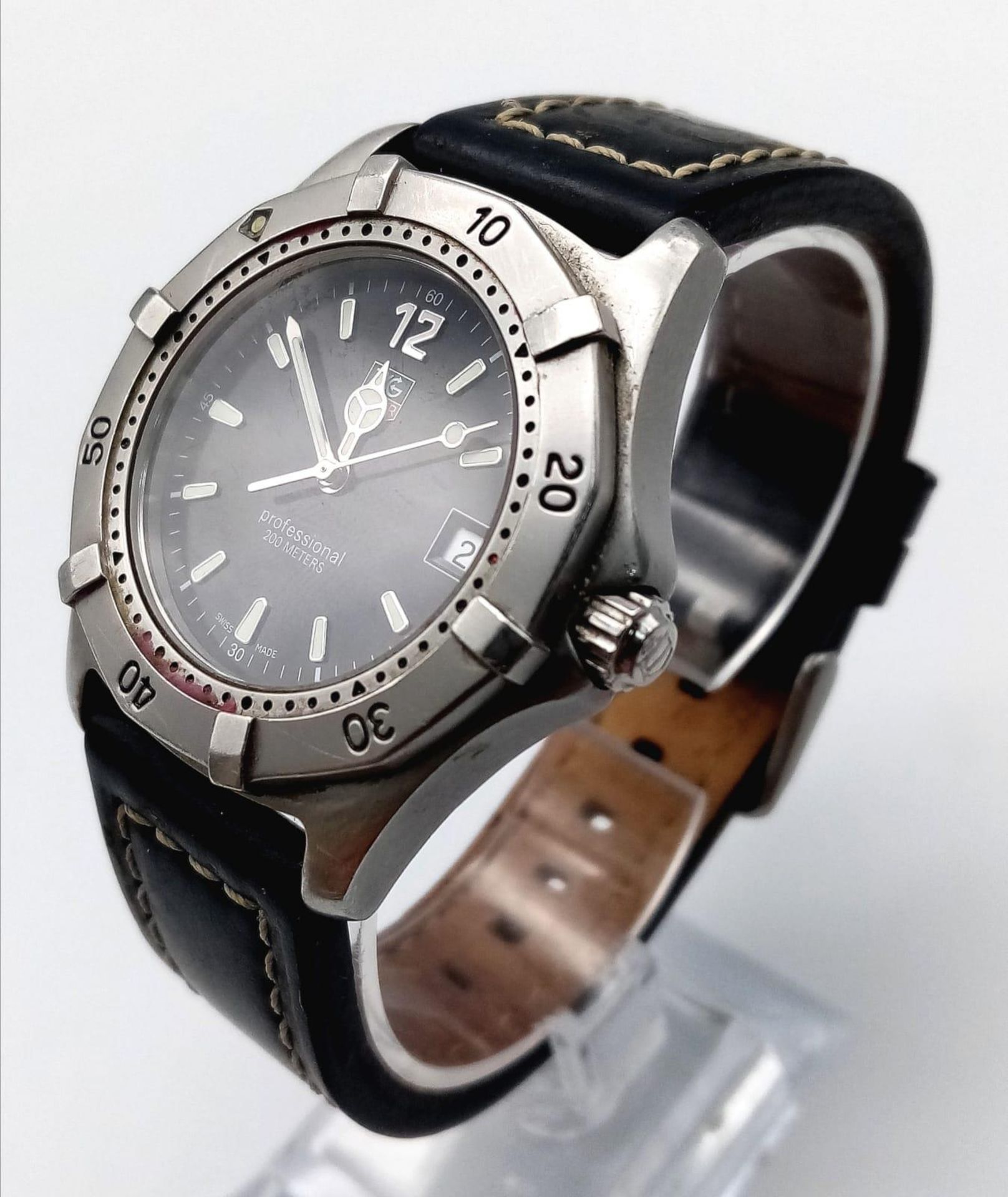 A TAG HEUER "PROFESSIONAL" 200 METERS DIVERS WATCH QUARTZ MOVEMENT . 36mm 15849 - Image 2 of 8