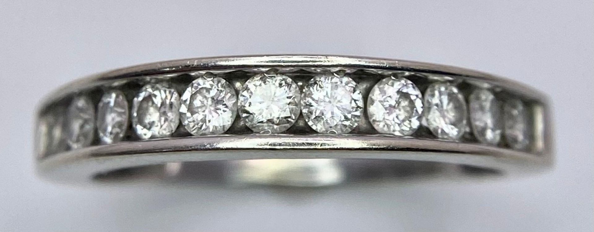 A 14K White Gold, Diamond Half-Eternity Ring. Size N. 2.55g total weight. Ref: 10437 - Bild 2 aus 4