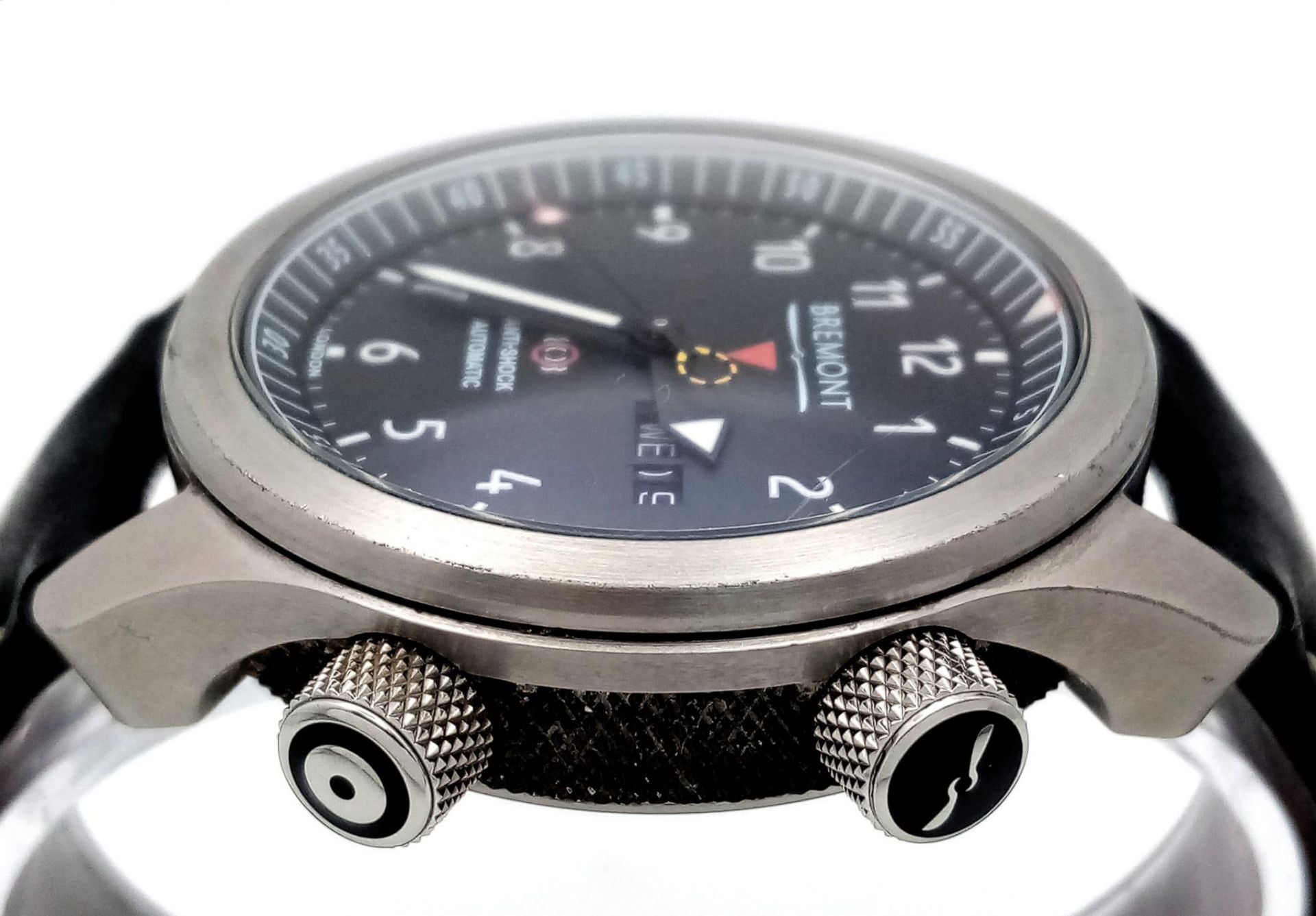 A STYLISH "BREMONT" AUTOMATIC CHONOMETER WITH ORIGINAL BOX AND RECEIPT ALSO COMES WITH WATCH - Image 4 of 10