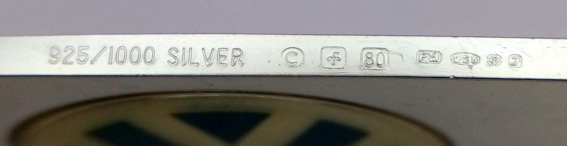 A STERLING SILVER V W VOLKSWAGON SYMBOL PLAQUE 23.2G 45mm x 29mm ref: 8128 - Bild 4 aus 4