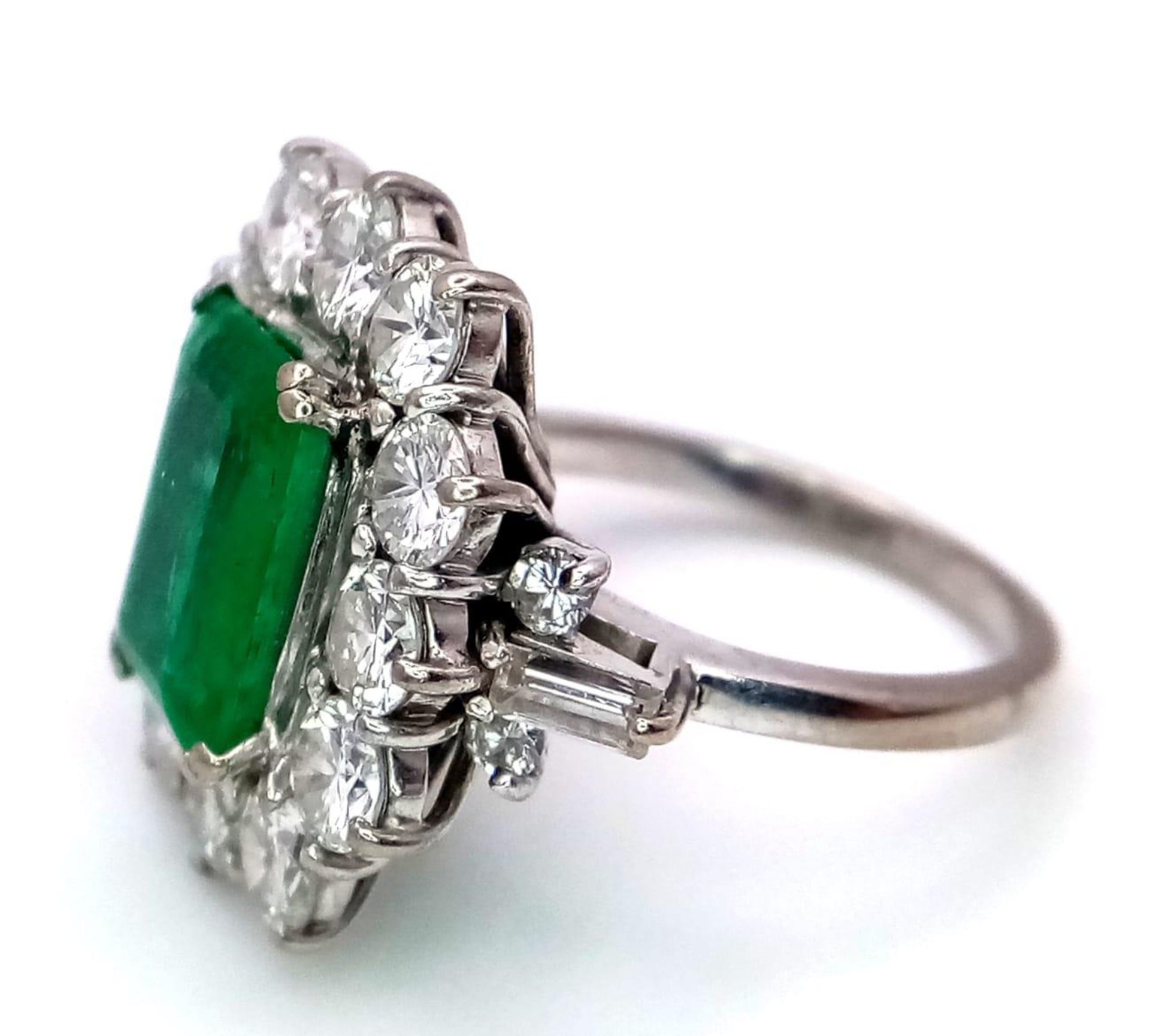 A Head-Turning 18K White Gold, Emerald and Diamond Ladies Dress Ring. Rectangular emerald with a - Image 4 of 7